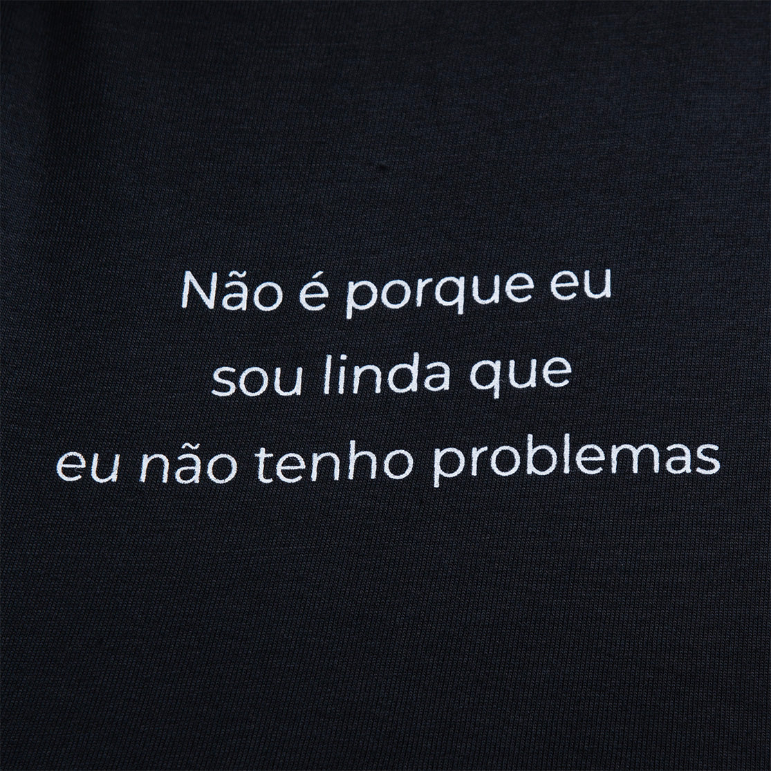 Camiseta Oversized Linda & Com Problemas