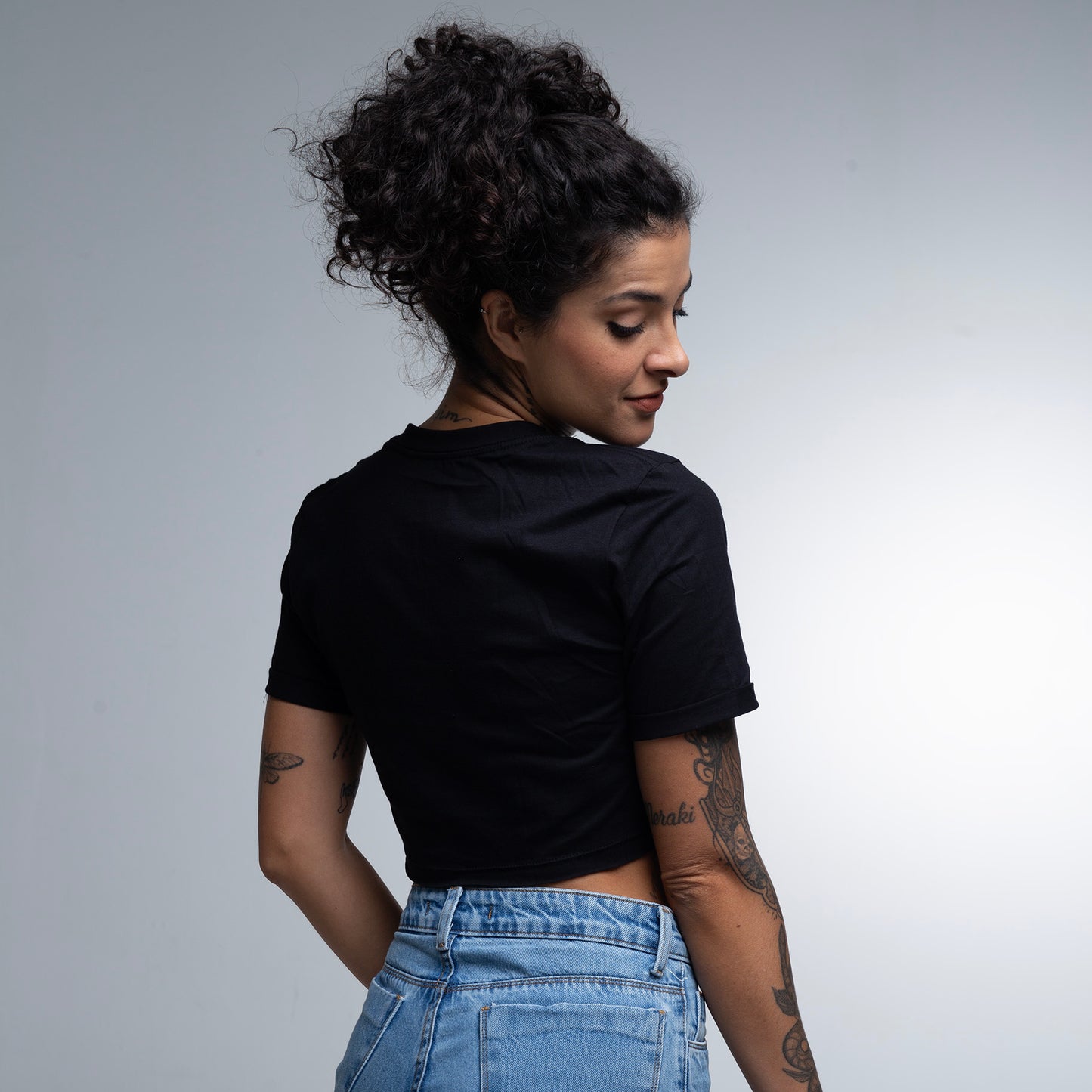 Cropped Slim Monogamia Tô Fora!