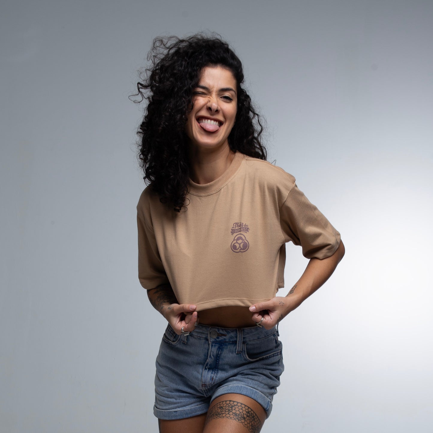Cropped Oversized Três é D+